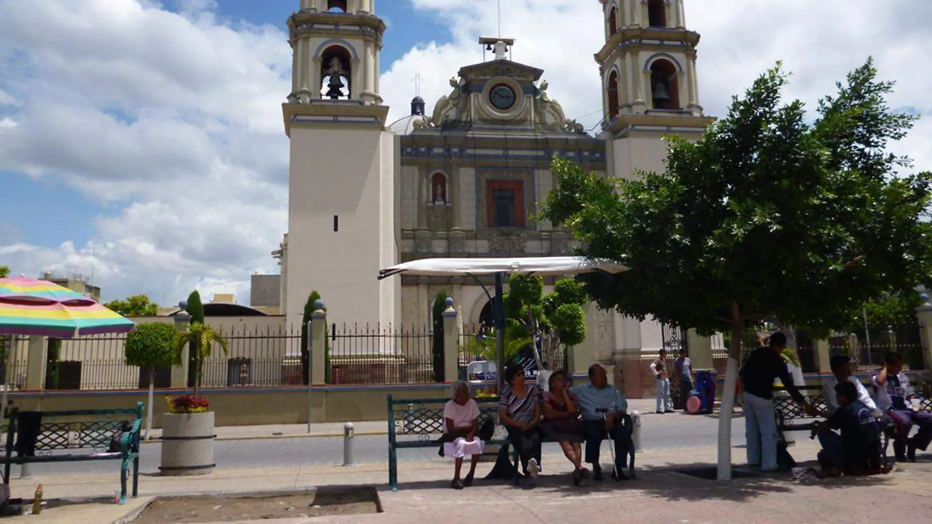 Las familias resienten las altas temperaturas de abril